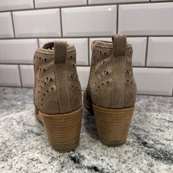 Söfft Women's Taupe Laser Cut Out Leather Wedge Heel Ankle Booties 8M Western - Picture 4 of 8